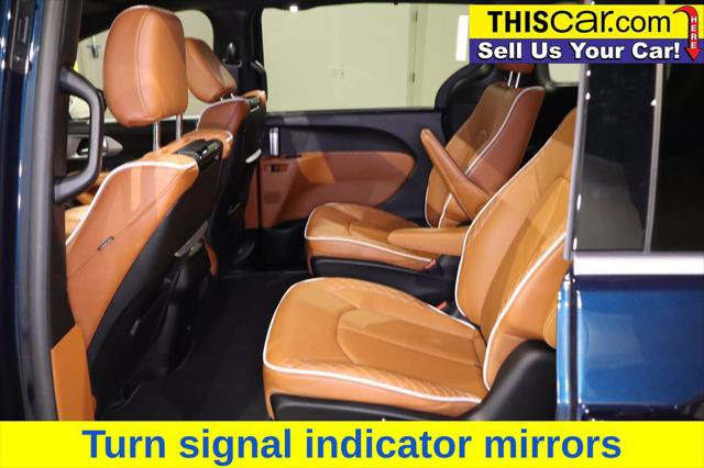 Used 2025 Chrysler Pacifica Pinnacle FWD image 29