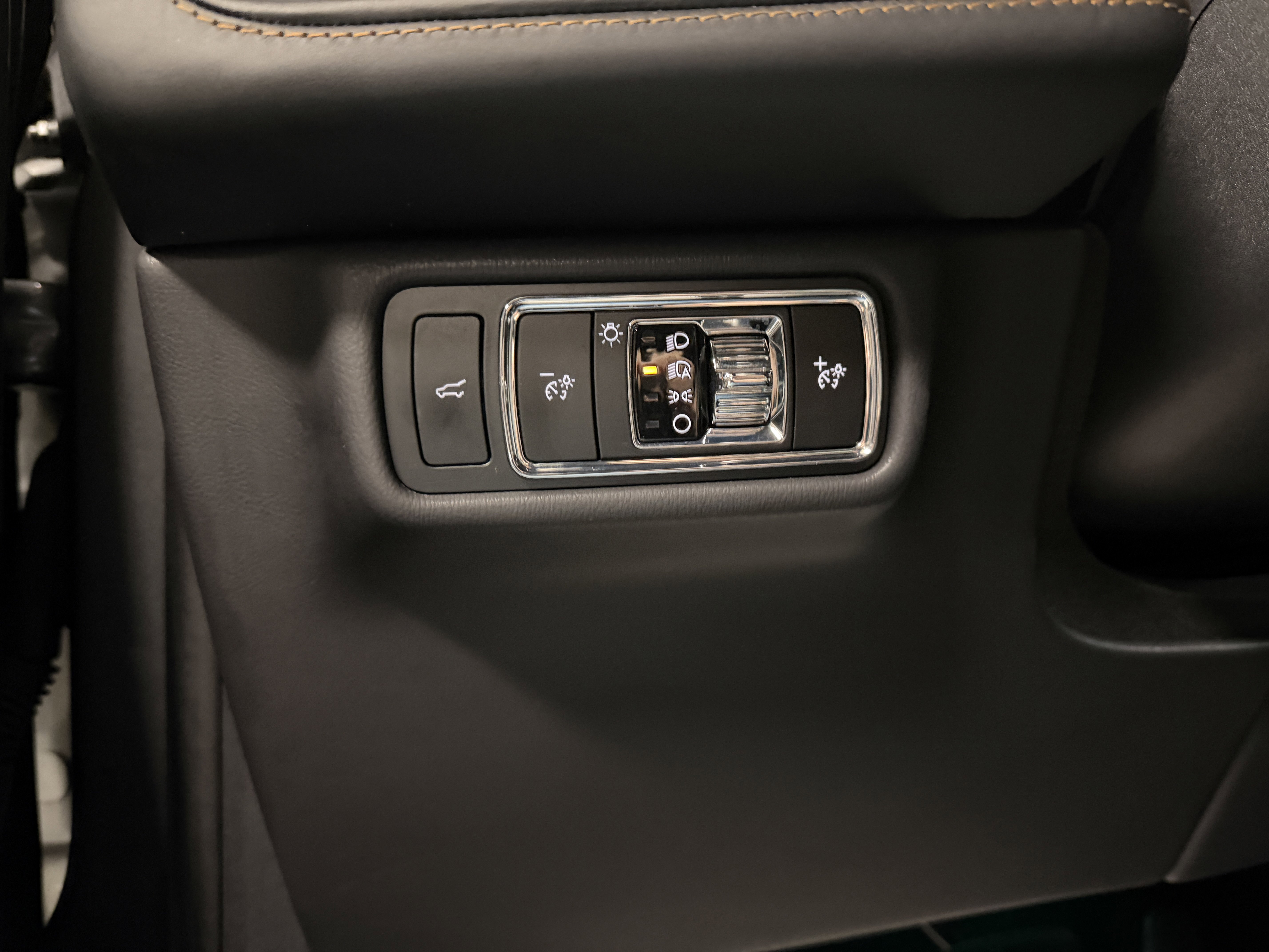 Used 2025 Lincoln Aviator Black Label w/ Black Label Special Edition image 18