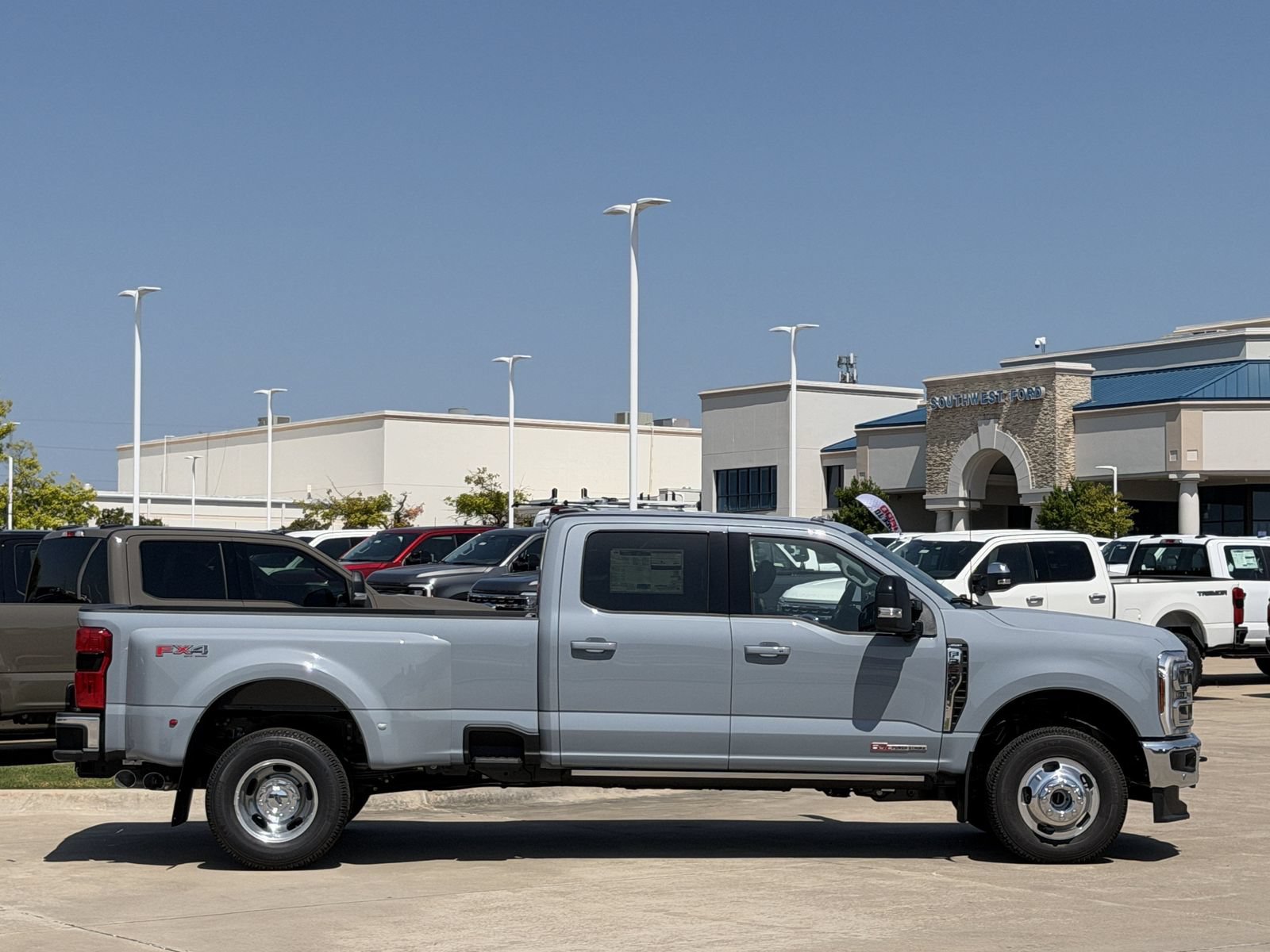 New 2026 Ford F350 Lariat w/ Lariat Ultimate Package AWD/4WD video 3