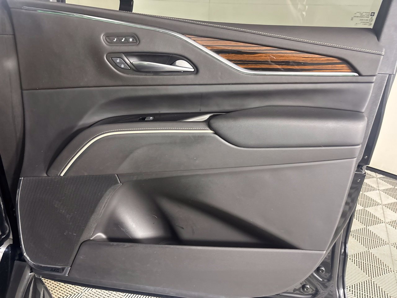 Used 2024 Cadillac Escalade ESV Premium Luxury AWD/4WD image 42