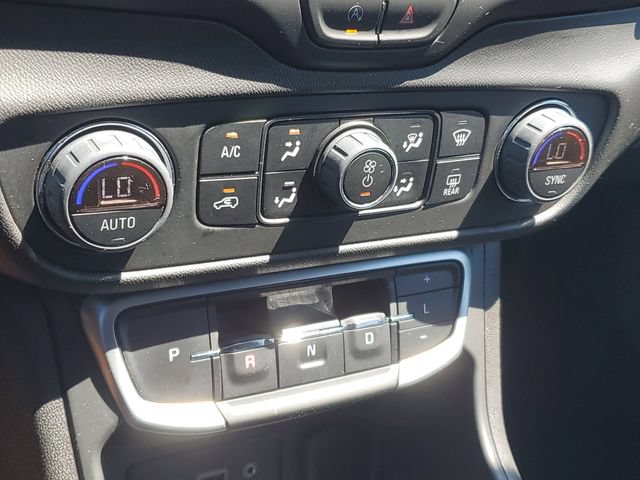Certified 2024 GMC Terrain SLE w/ Driver Convenience Package FWD image 27