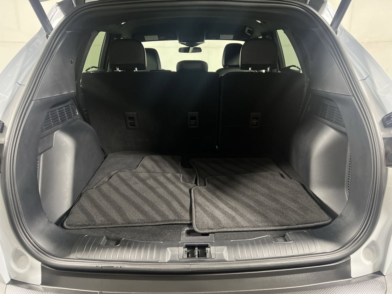 Used 2025 Ford Escape ST-Line w/ Equipment Group 301A image 24