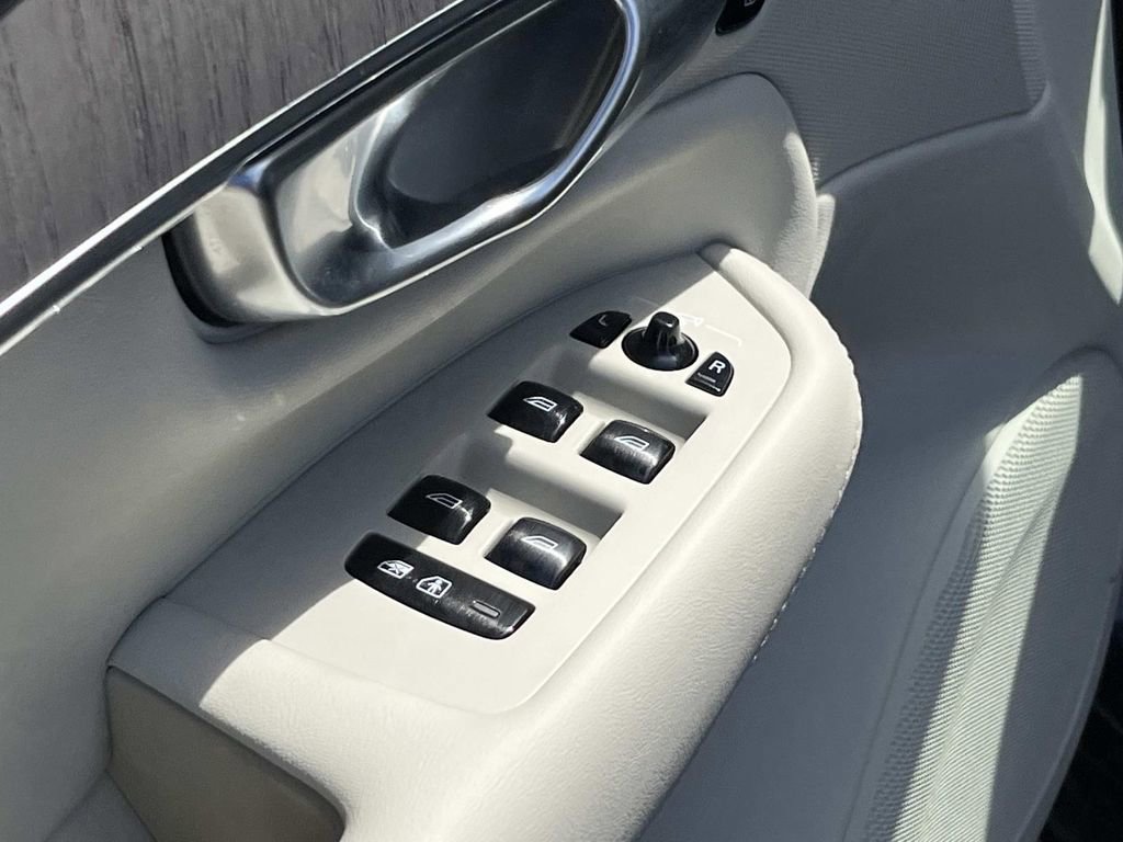 Certified 2024 Volvo XC90 B6 Plus w/ Protection Package image 26