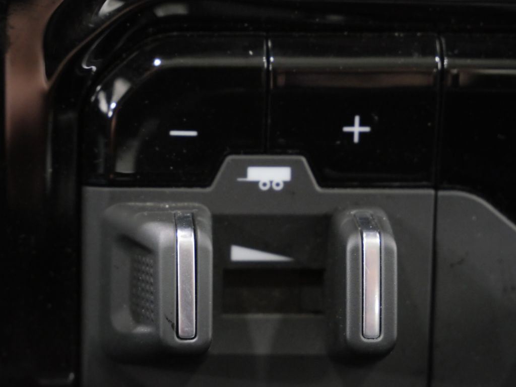 Used 2024 RAM 1500 Laramie AWD/4WD image 17
