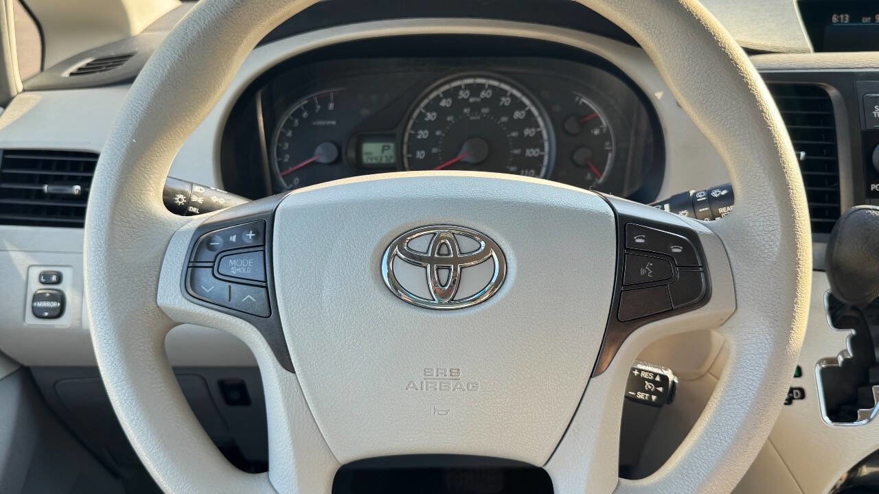 Used 2012 Toyota Sienna LE FWD image 15