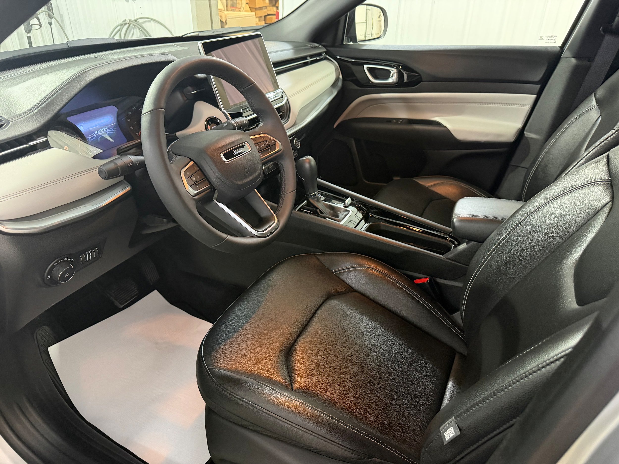 Used 2025 Jeep Compass Limited AWD/4WD image 10