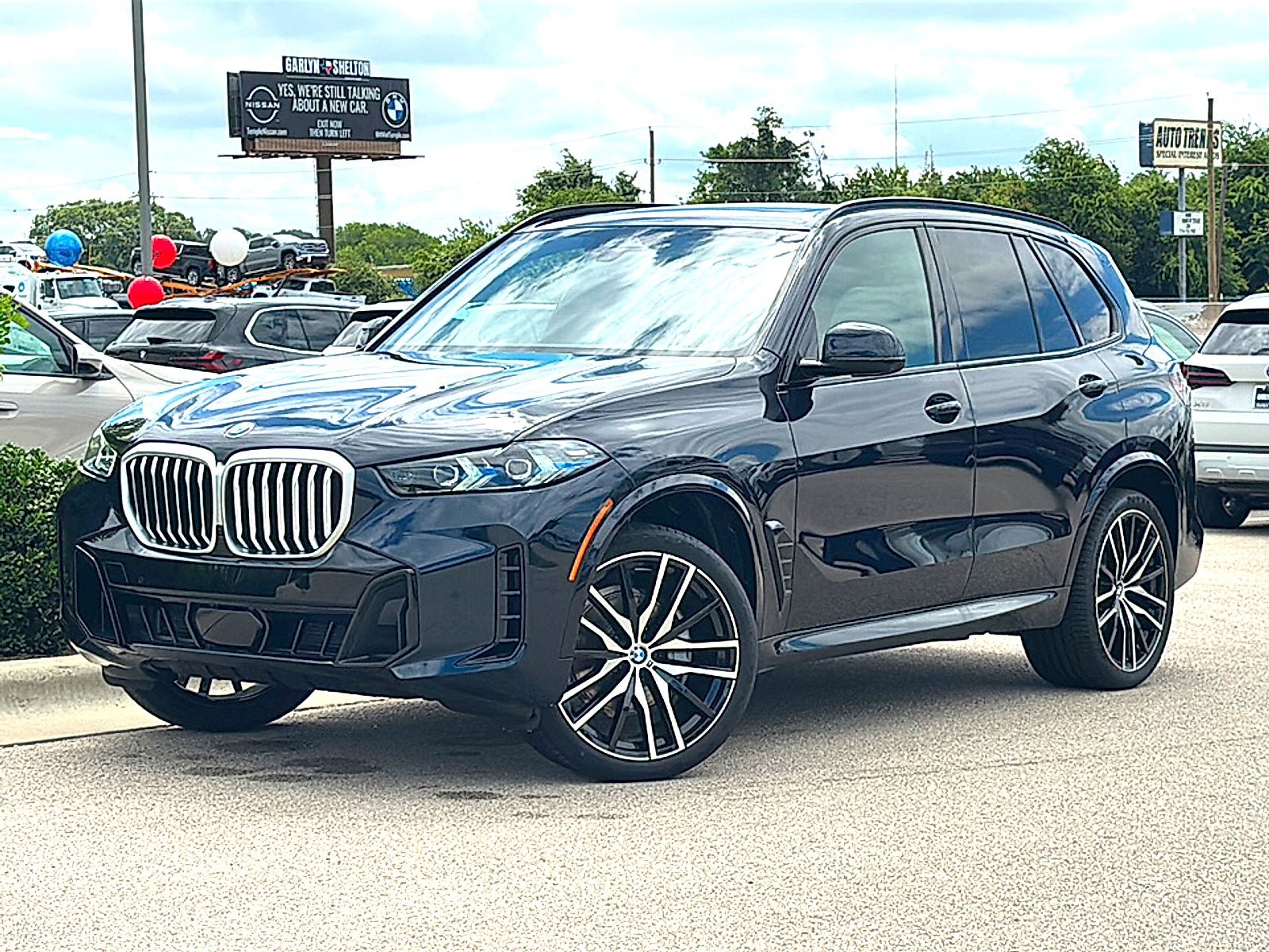 New 2026 BMW X5 xDrive40i w/ M Sport Package AWD/4WD image 2