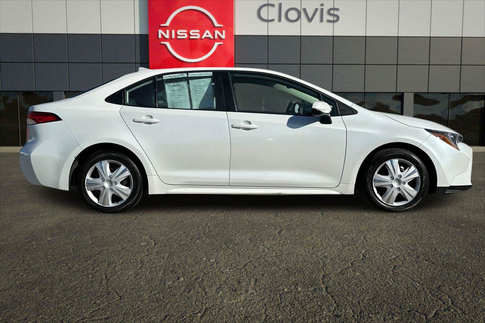 Used 2025 Toyota Corolla LE FWD image 9