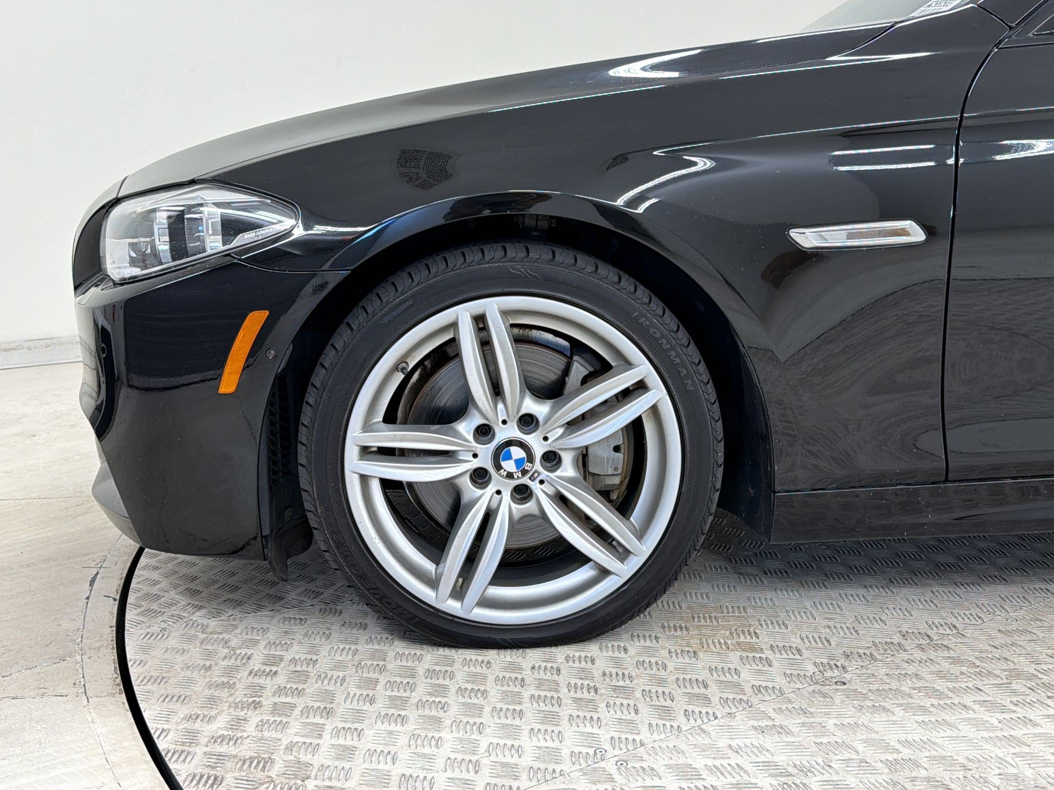 Used 2016 BMW 550i xDrive Sedan AWD/4WD image 13