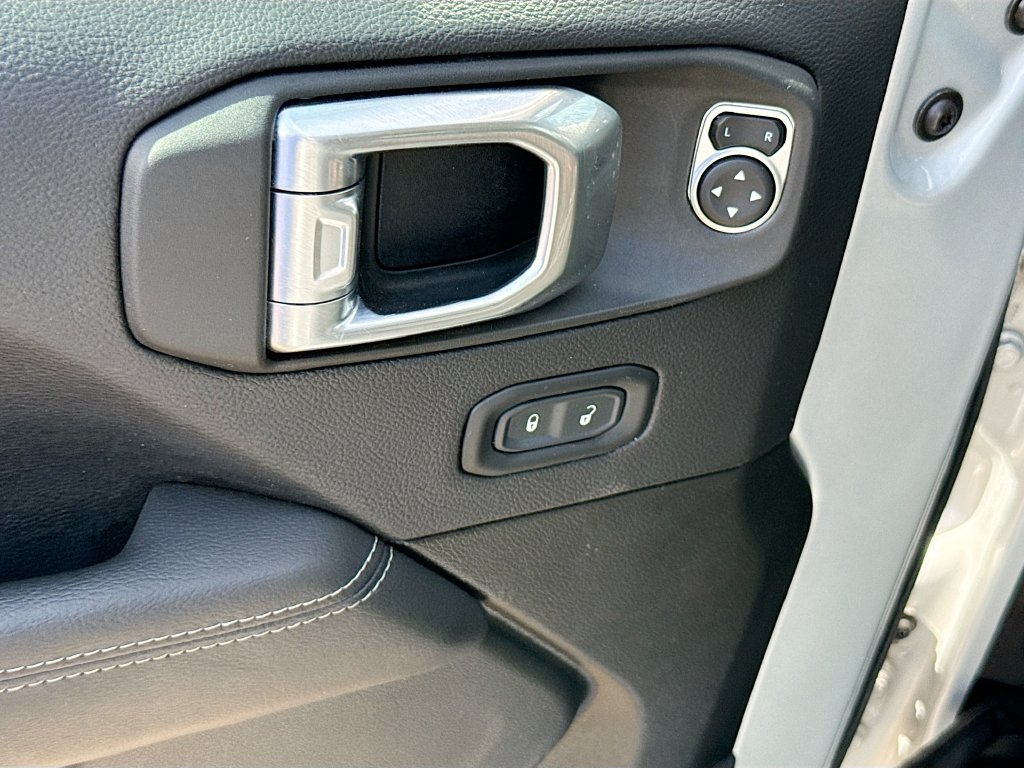 Certified 2023 Jeep Wrangler Unlimited Sahara AWD/4WD image 19