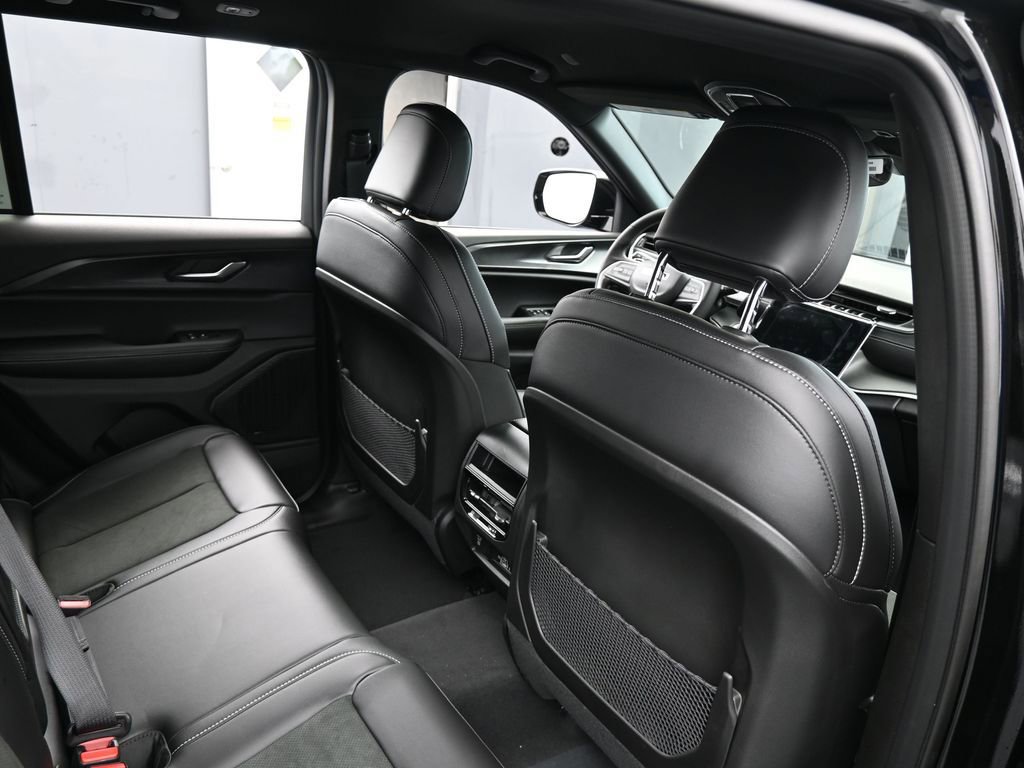New 2025 Jeep Grand Cherokee Altitude image 35