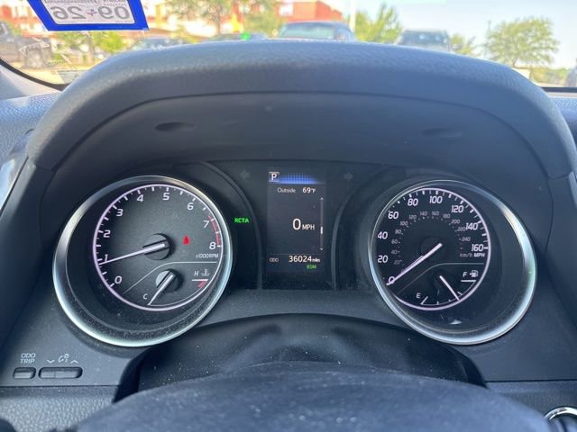 Used 2018 Toyota Camry SE w/ Convenience Package FWD image 11