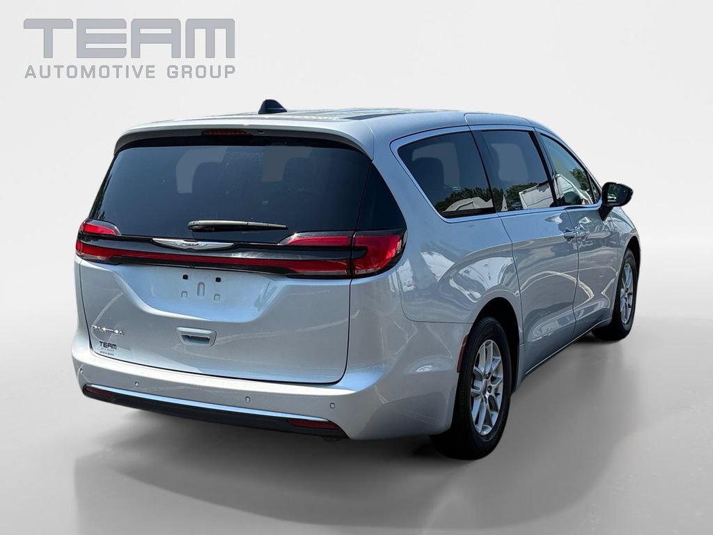 Certified 2024 Chrysler Pacifica Touring-L FWD image 7