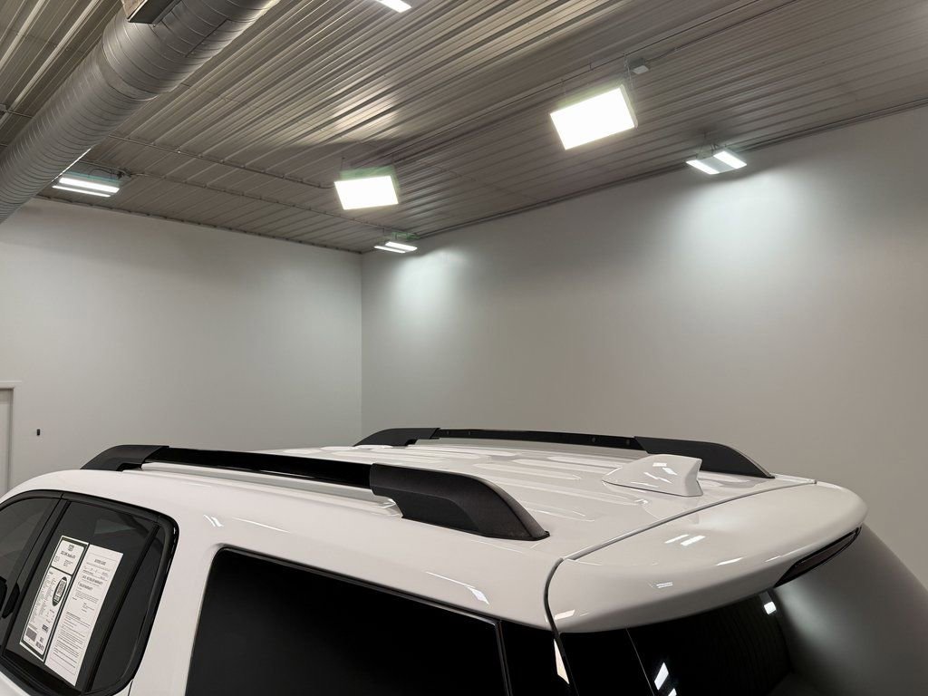 Used 2023 GMC Acadia AT4 image 44
