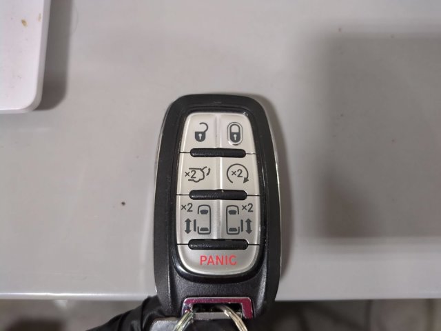 Used 2017 Chrysler Pacifica Touring-L Plus FWD image 34