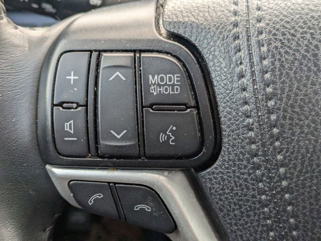 Used 2019 Toyota Highlander XLE image 28