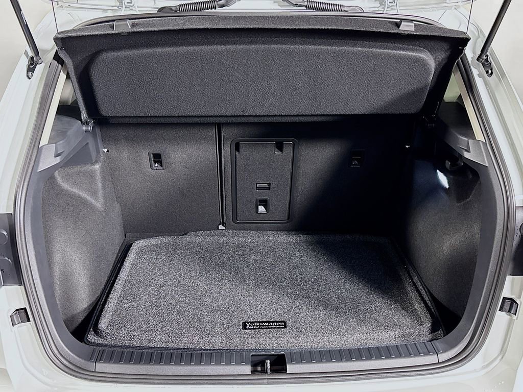 New 2025 Volkswagen Taos SE image 21