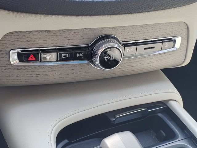 Certified 2025 Volvo XC90 T8 Plus w/ Protection Package Premier AWD/4WD image 24