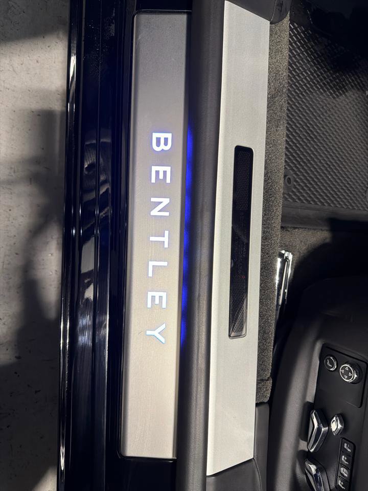 Used 2022 Bentley Flying Spur V8 image 18