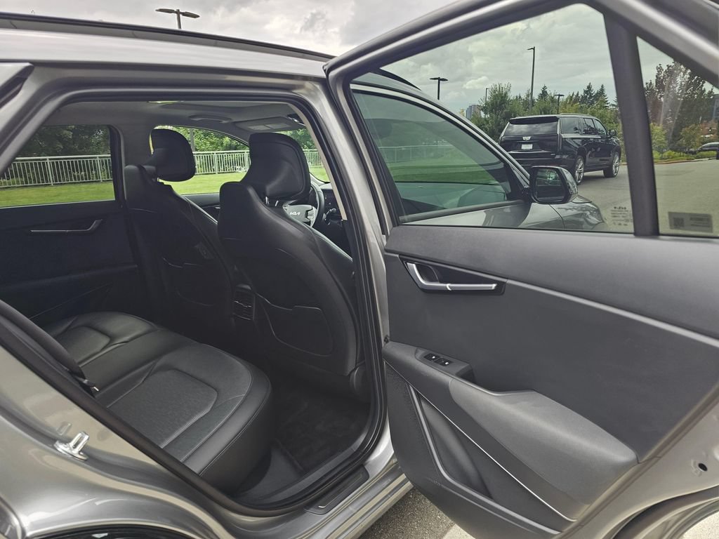 Used 2023 Kia Niro Wave w/ Wave Preserve Package FWD image 15