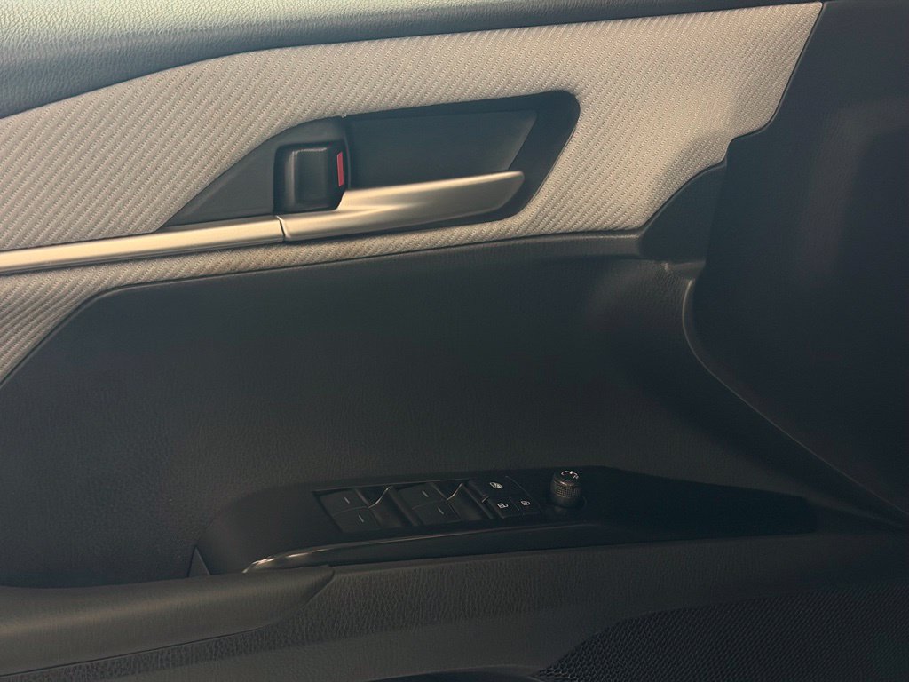Used 2026 Toyota Camry SE w/ Convenience Package FWD image 13