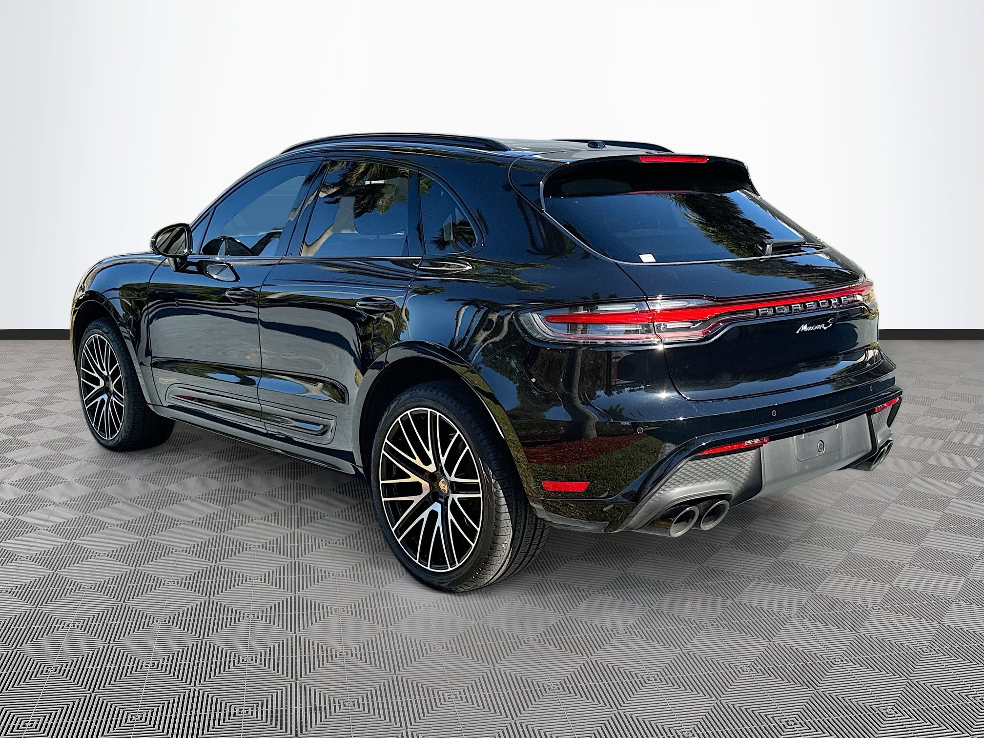 Used 2024 Porsche Macan S AWD/4WD image 5