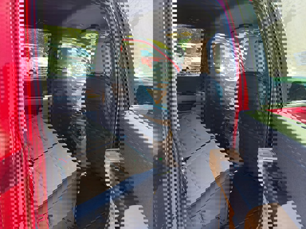 New 2026 Ford F350 Lariat image 28