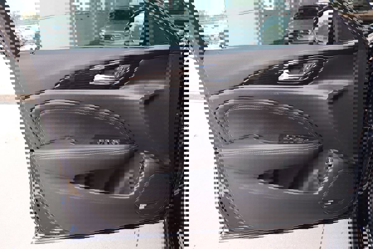 Used 2018 Buick Regal Essence w/ Driver Confidence Package #1 image 44