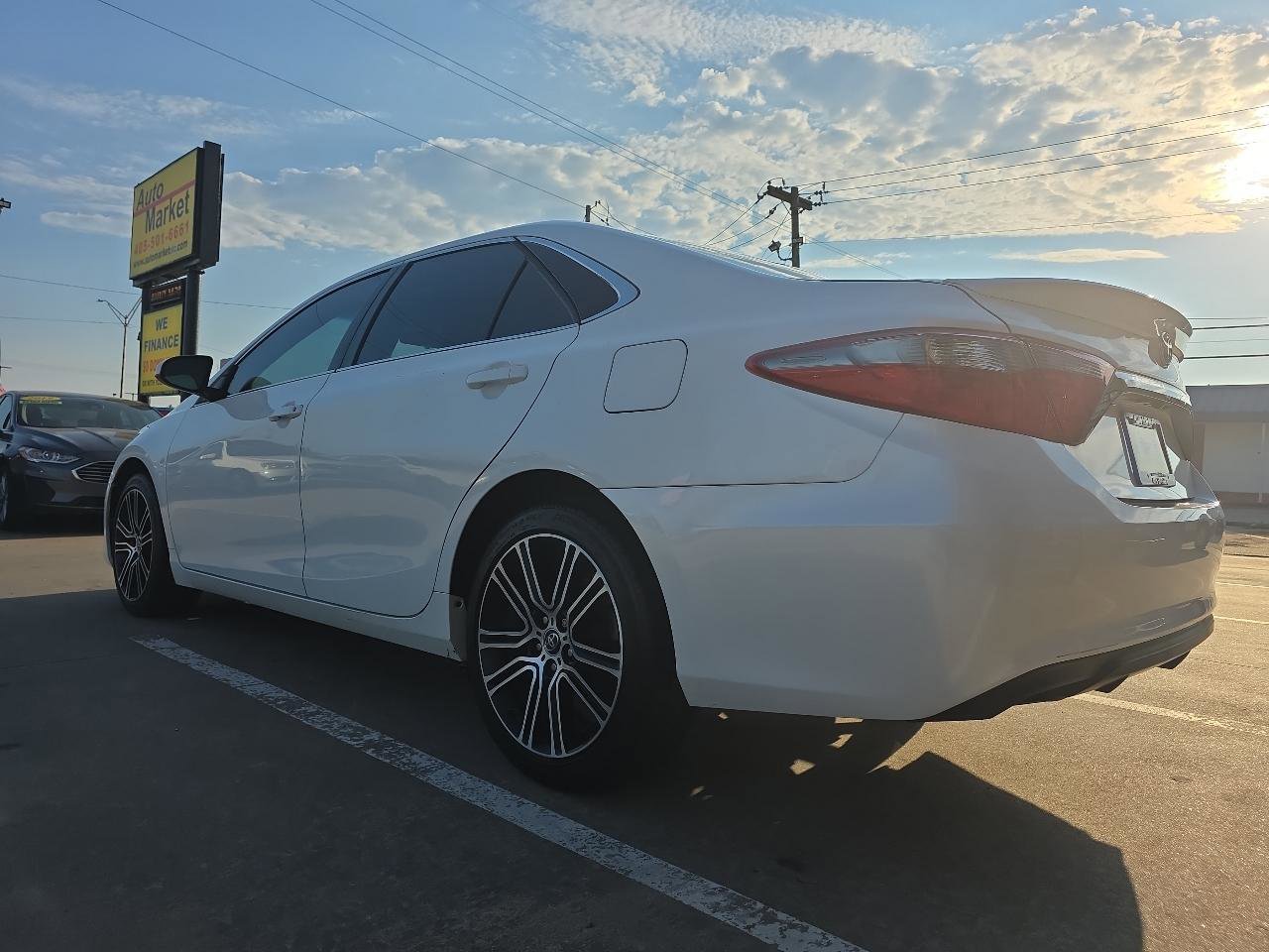 Used 2016 Toyota Camry SE FWD image 7