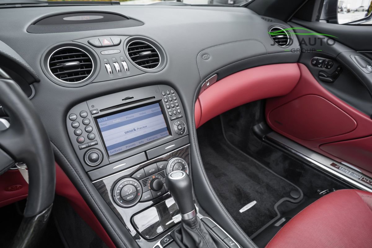 Used 2012 Mercedes-Benz SL 550 image 24