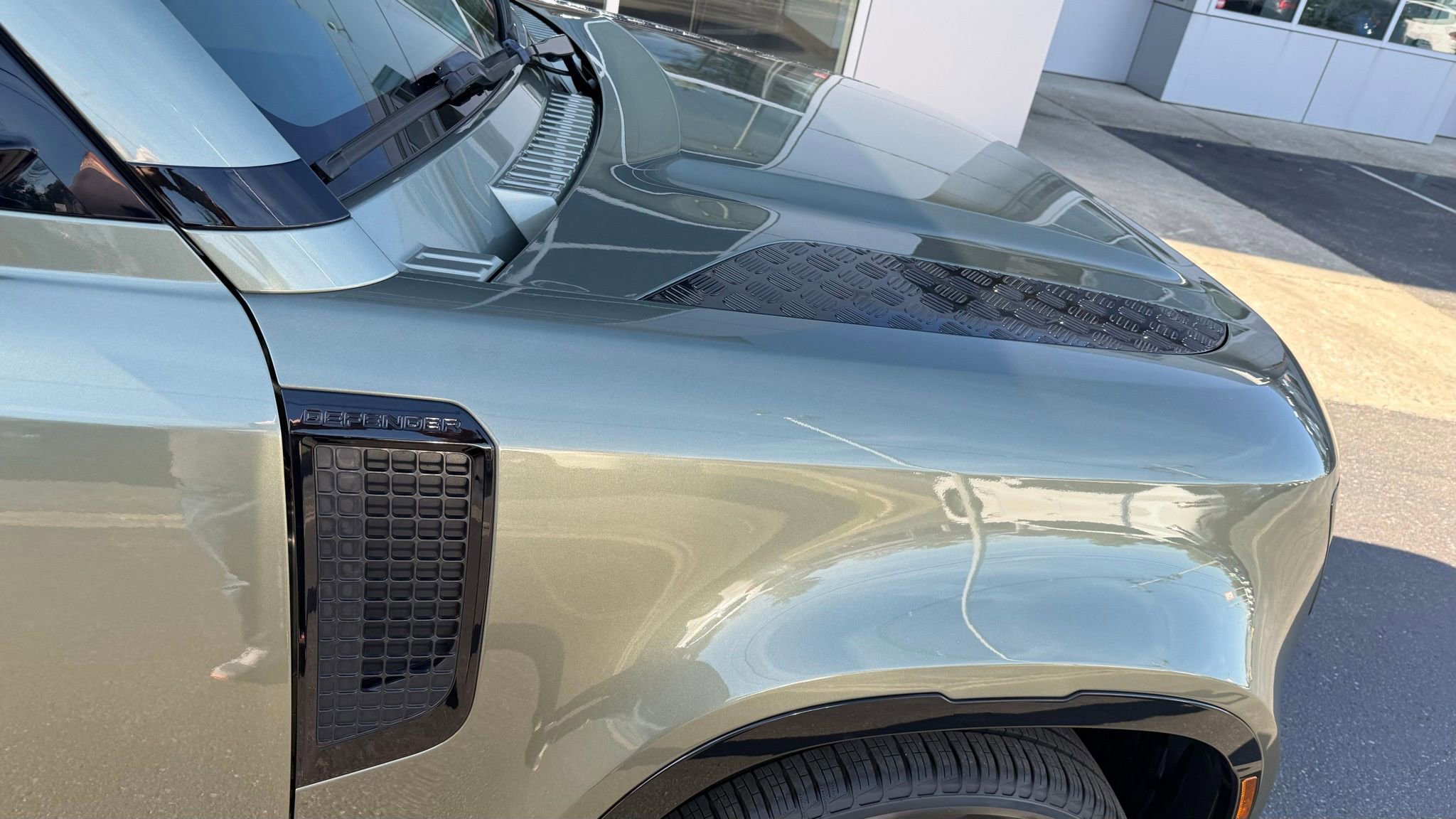 Used 2023 Land Rover Defender 110 X-Dynamic SE image 13