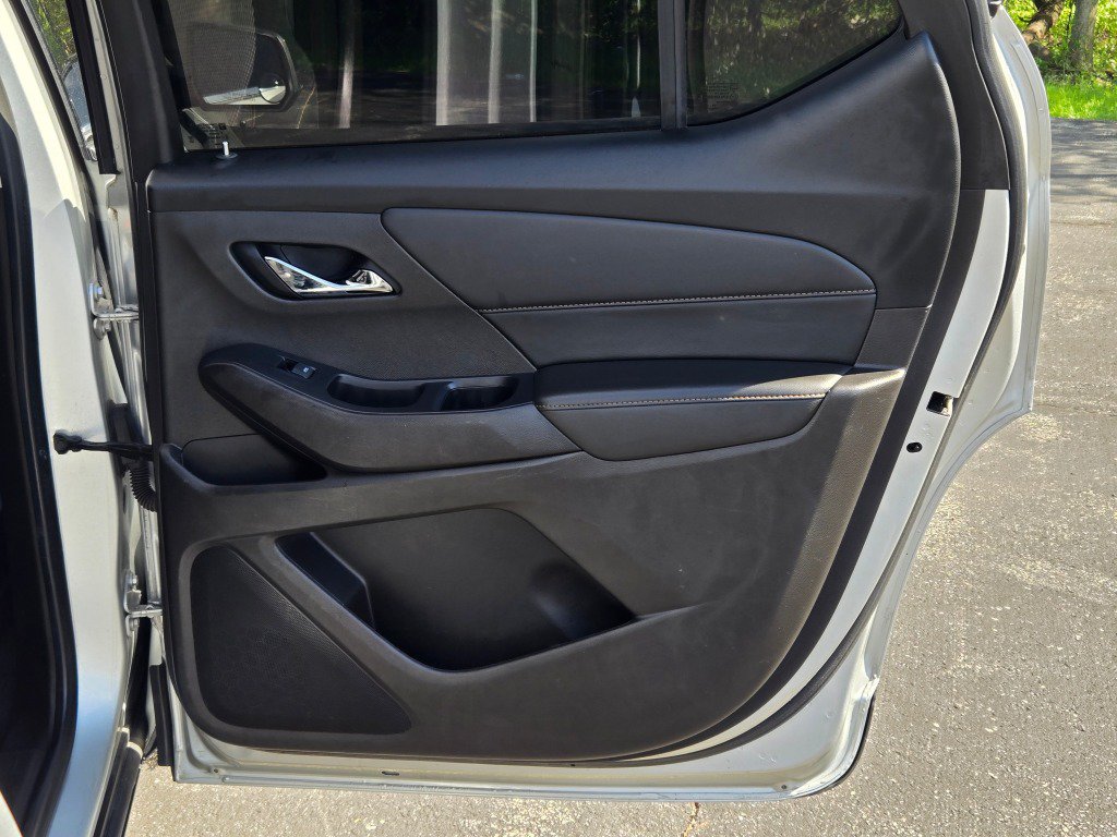 Certified 2021 Chevrolet Traverse LS FWD image 9