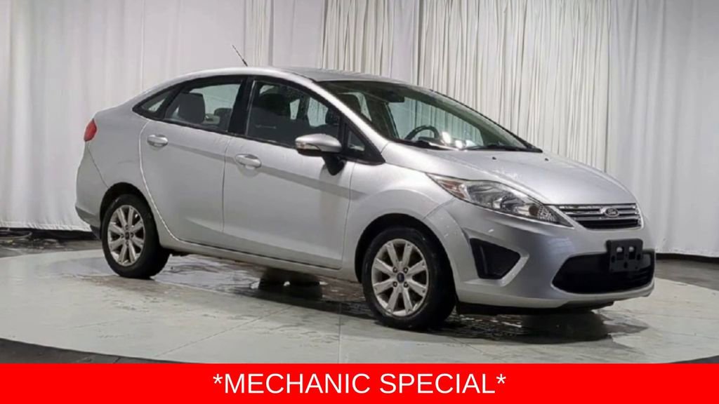 Used 2013 Ford Fiesta SE image 2