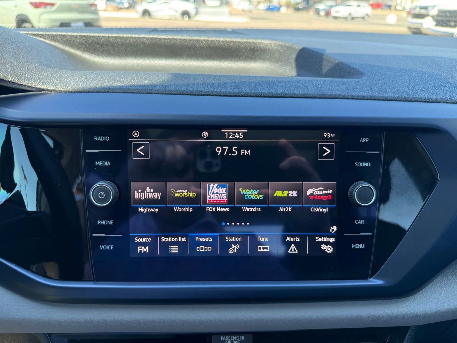 Used 2022 Volkswagen Taos SE w/ Panoramic Sunroof Package image 23