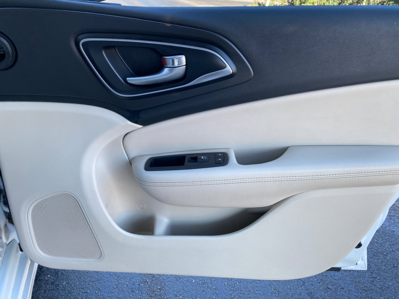 Used 2017 Chrysler 200 Limited Platinum image 43