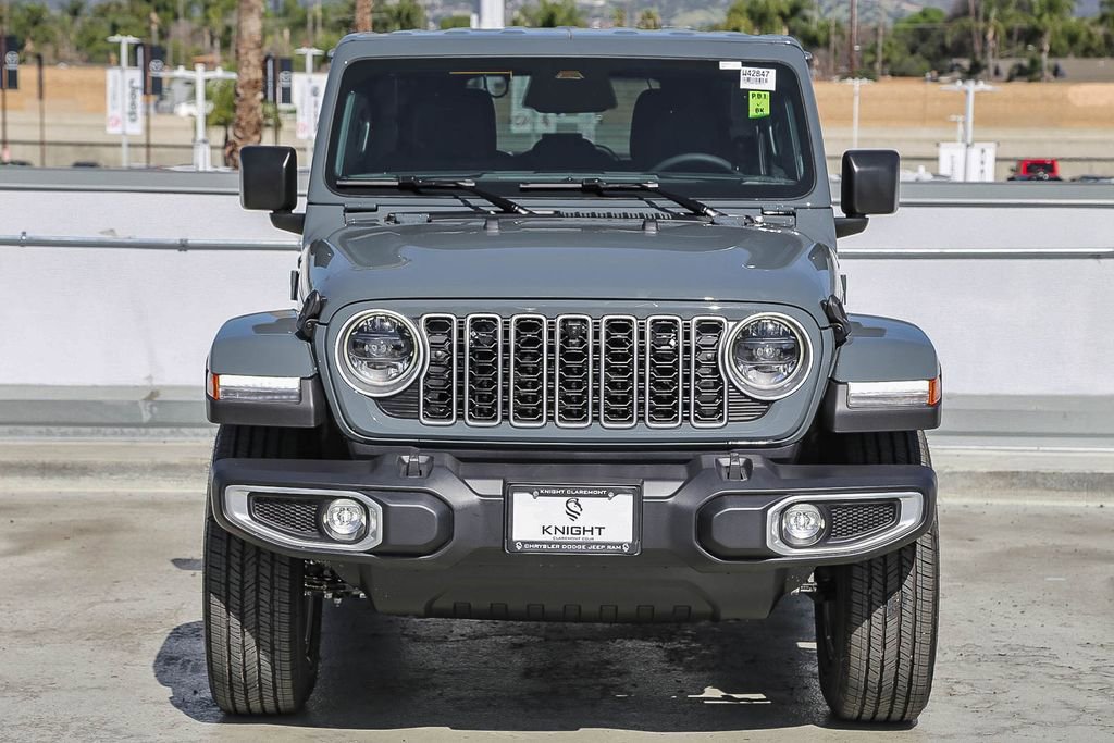 New 2026 Jeep Wrangler Unlimited Sahara AWD/4WD image 3