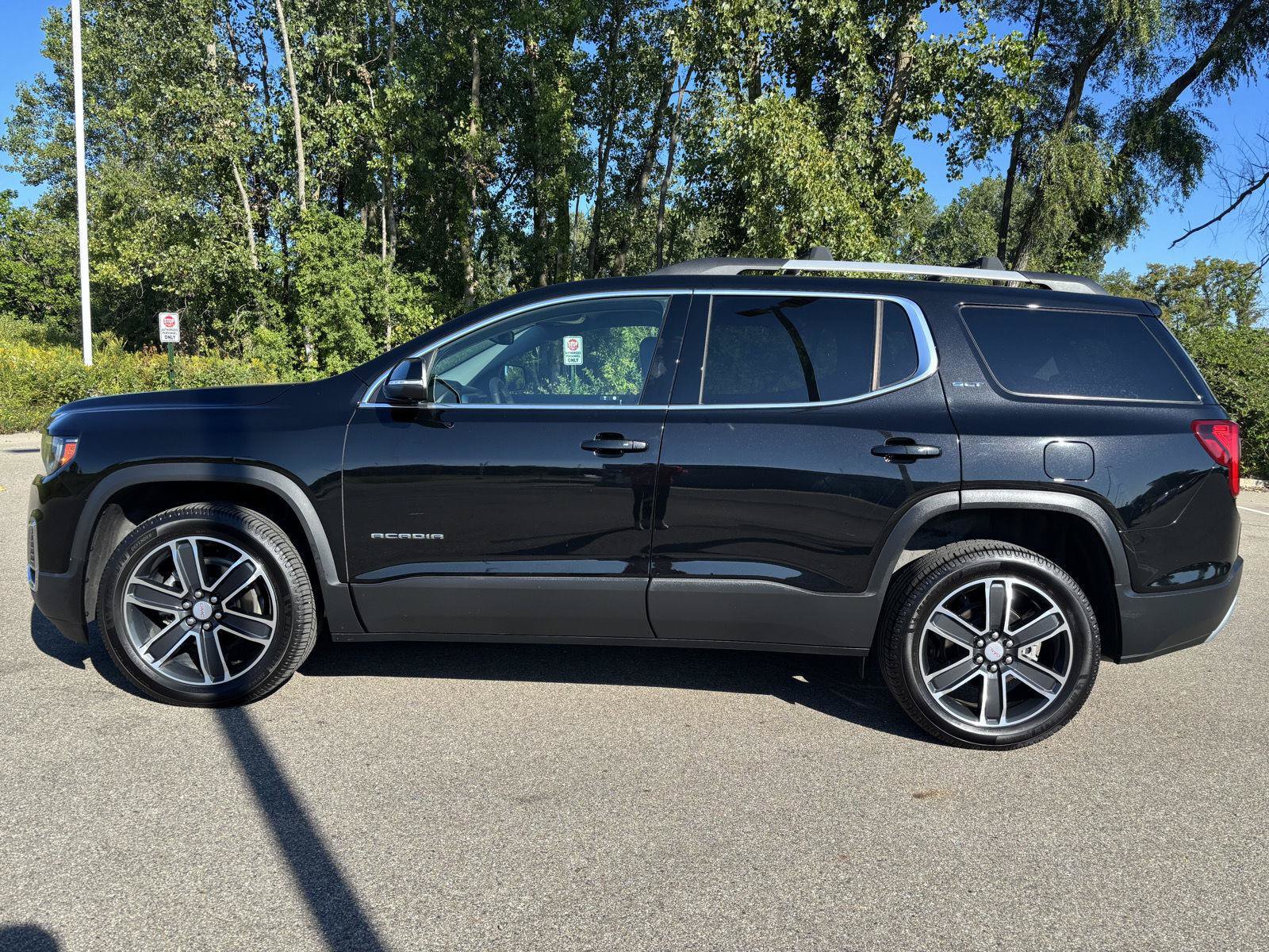 Used 2023 GMC Acadia SLT w/ Technology Package AWD/4WD image 2