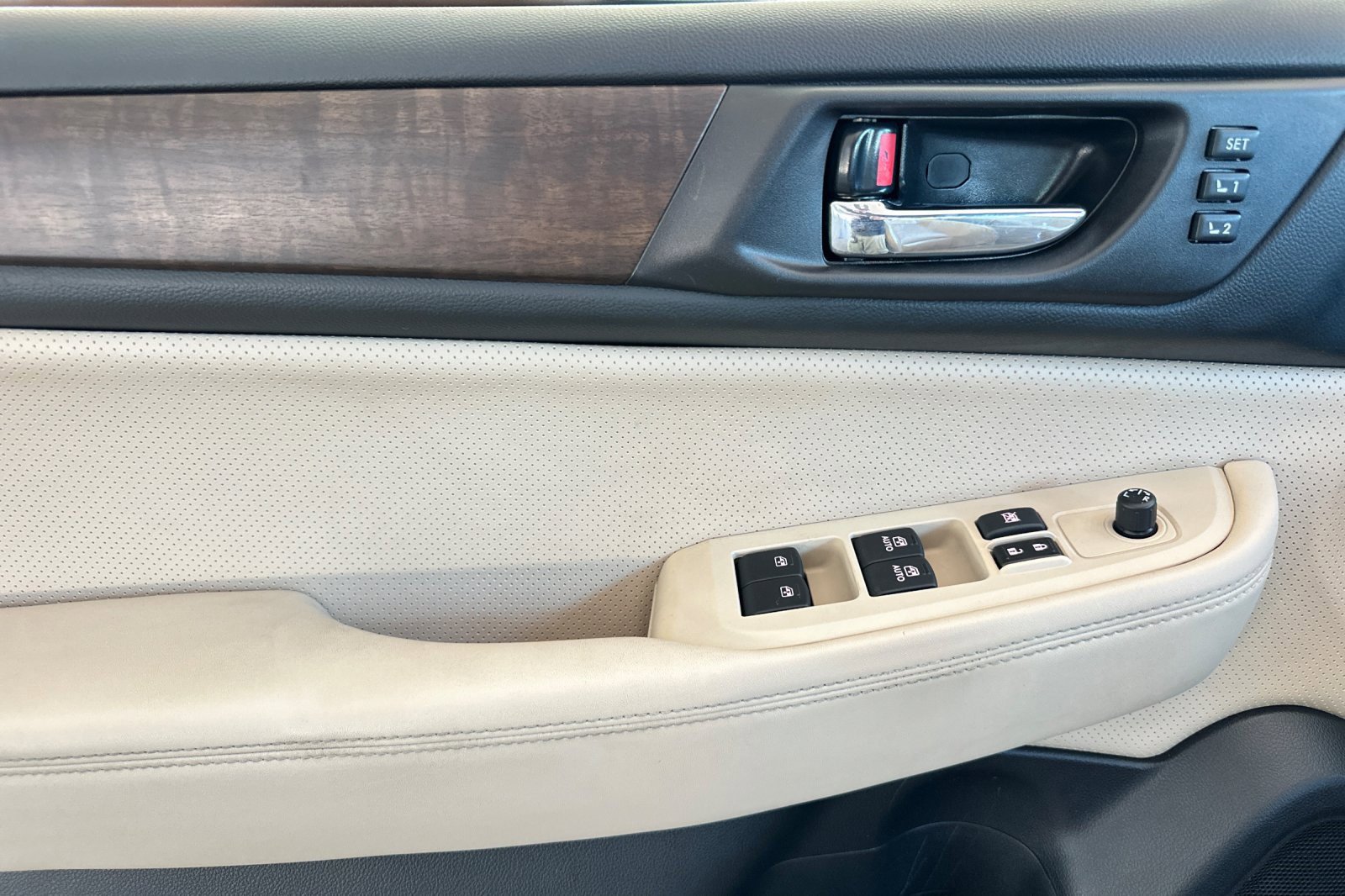 Used 2017 Subaru Outback 2.5i Limited image 11