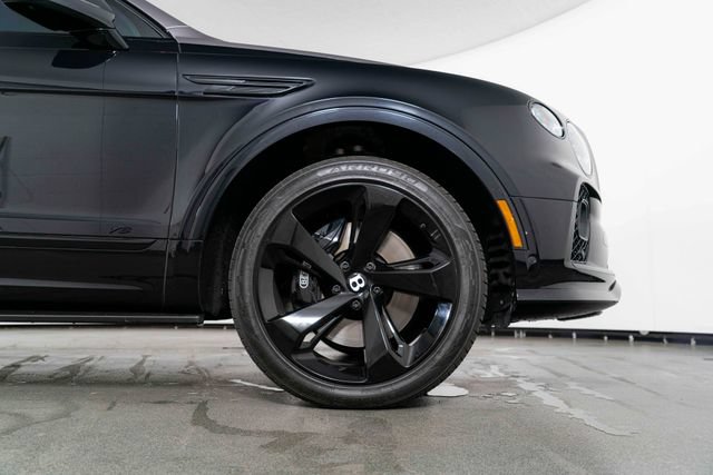 Used 2022 Bentley Bentayga AWD/4WD image 11