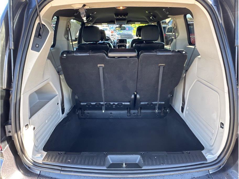 Used 2020 Dodge Grand Caravan SXT image 7