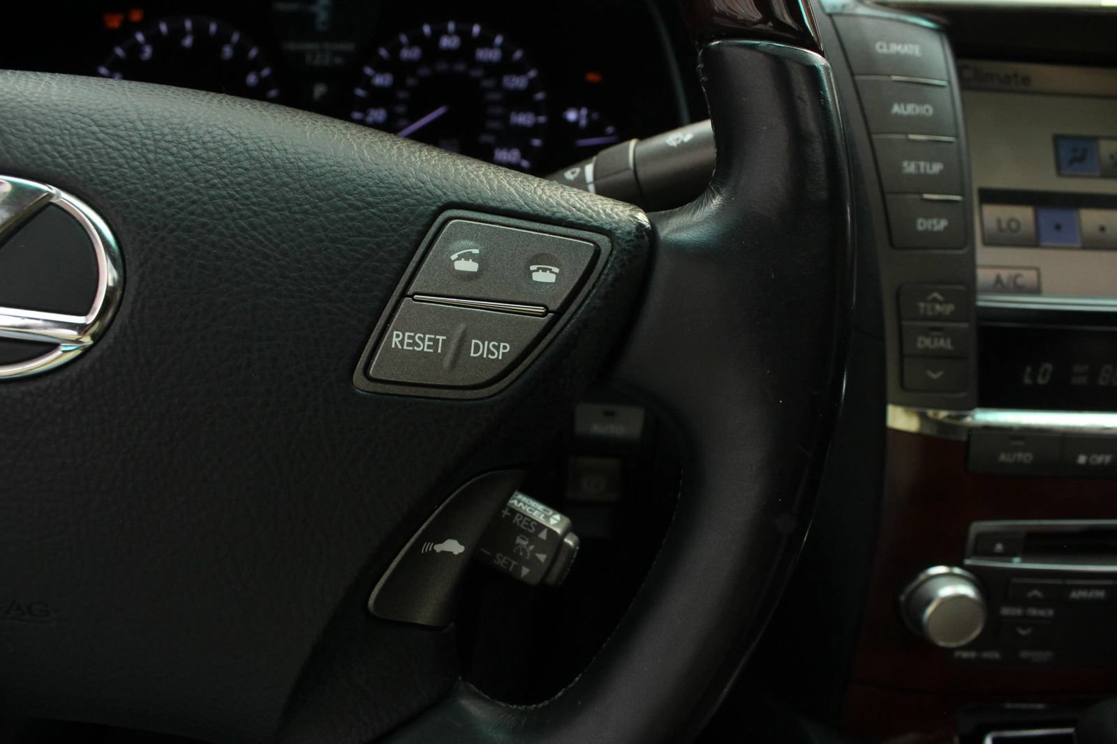Used 2011 Lexus LS 460 L w/ Luxury Pkg RWD image 33