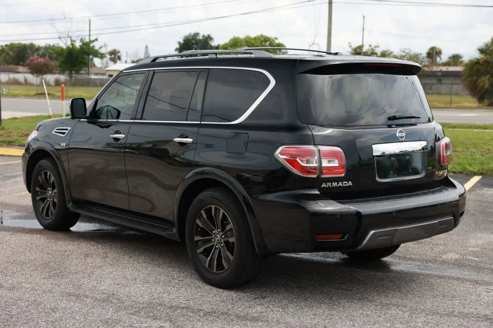 Used 2019 Nissan Armada Platinum w/ Captain's Chairs Package RWD image 8