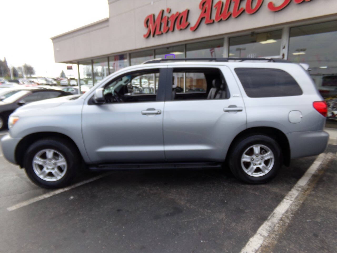 Used 2011 Toyota Sequoia SR5 w/ Premium Pkg AWD/4WD image 55