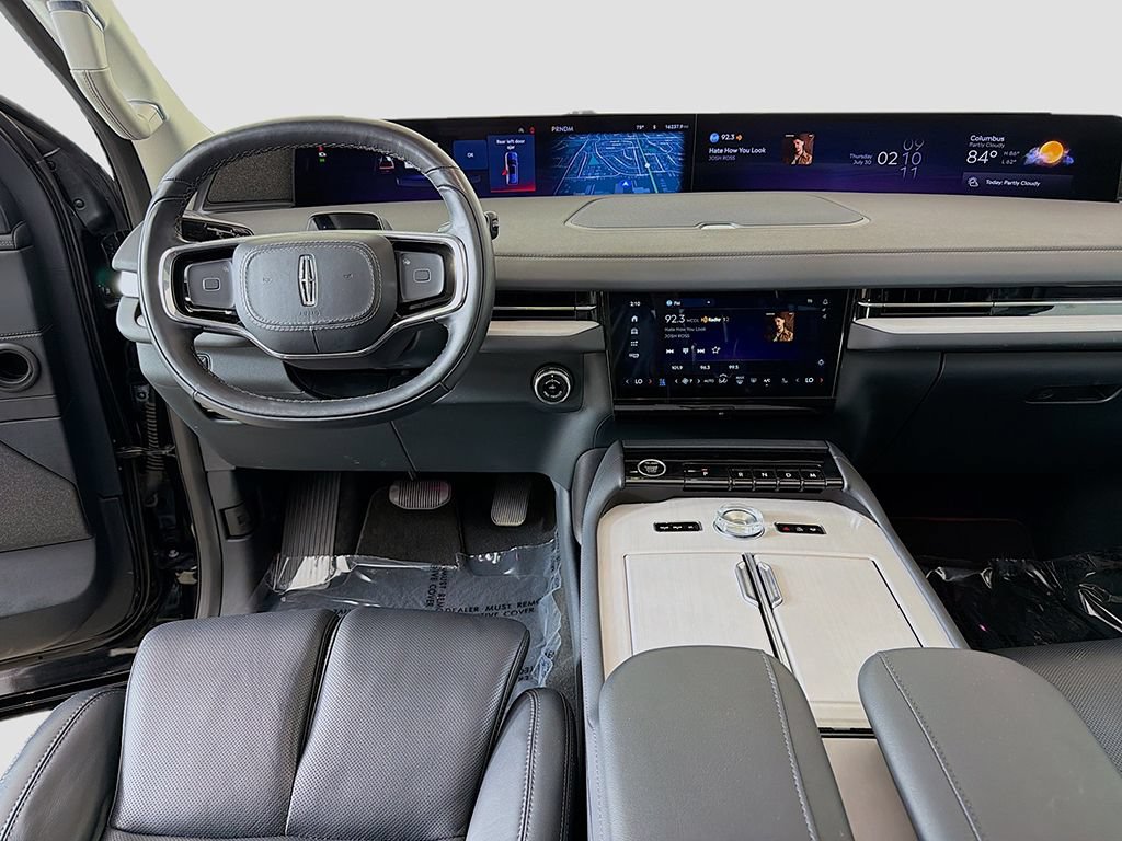 Used 2025 Lincoln Navigator Reserve AWD/4WD image 32
