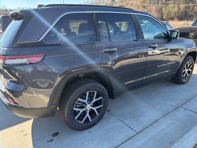 New 2025 Jeep Grand Cherokee Limited w/ Luxury Tech Group II image 3
