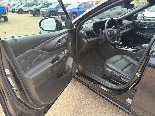 Used 2025 Buick Envista Sport Touring image 9