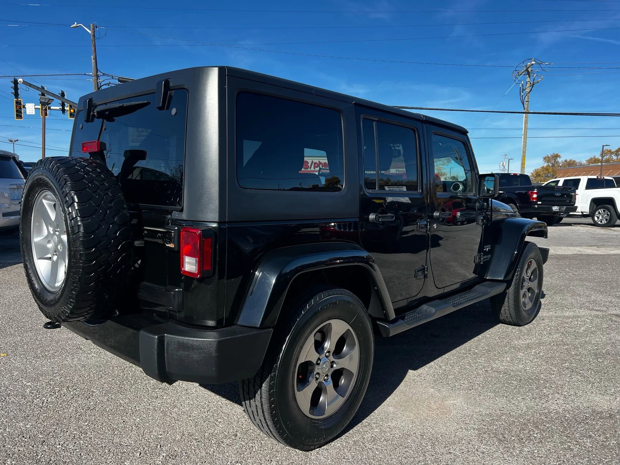 Used 2018 Jeep Wrangler Unlimited Sahara image 5
