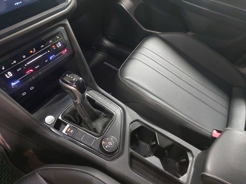 Used 2022 Volkswagen Tiguan SE AWD/4WD image 25