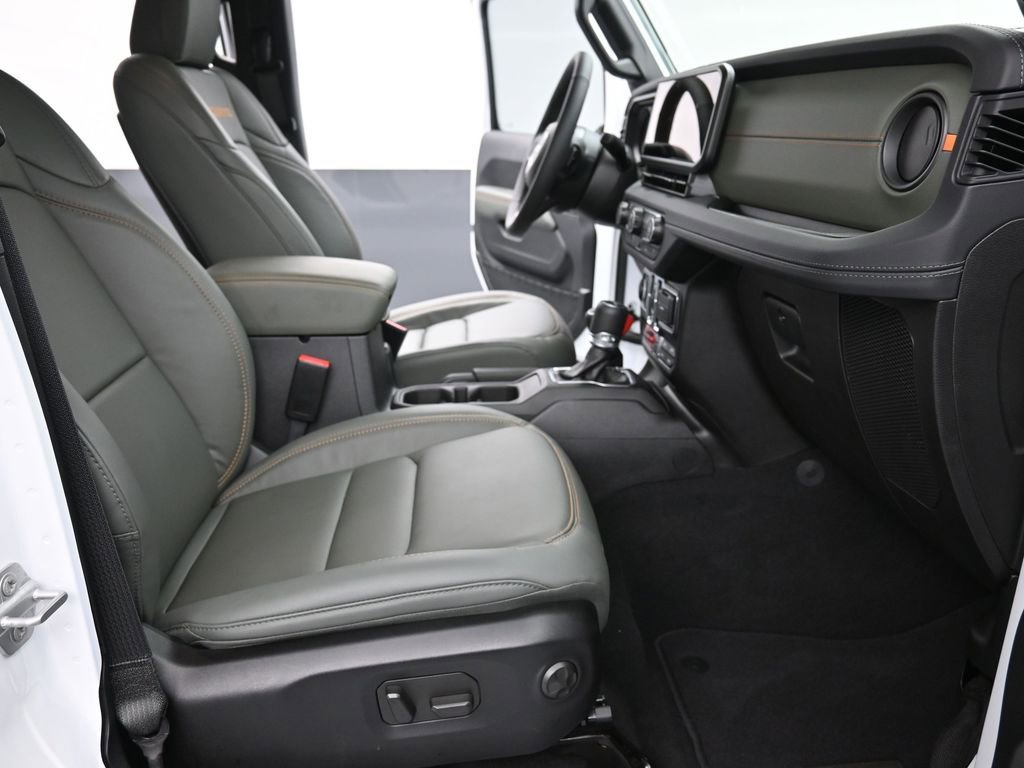 Used 2025 Jeep Gladiator Mojave w/ Convenience Group image 16