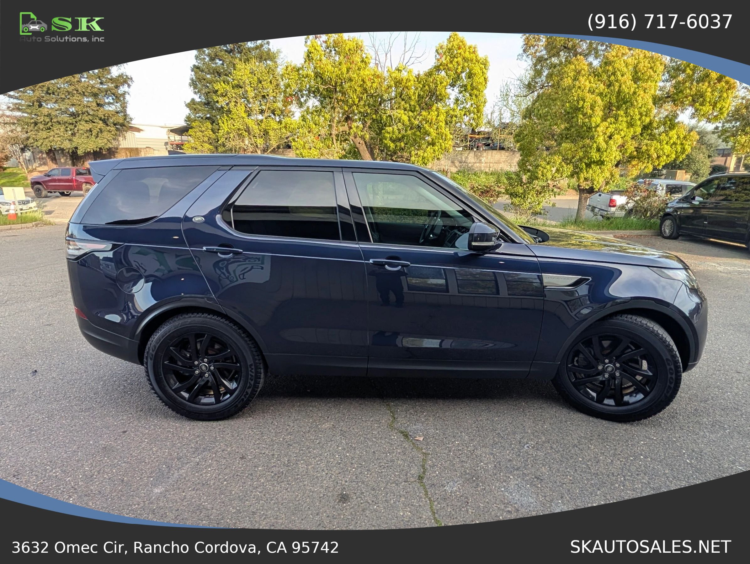 Used 2017 Land Rover Discovery SE AWD/4WD image 6